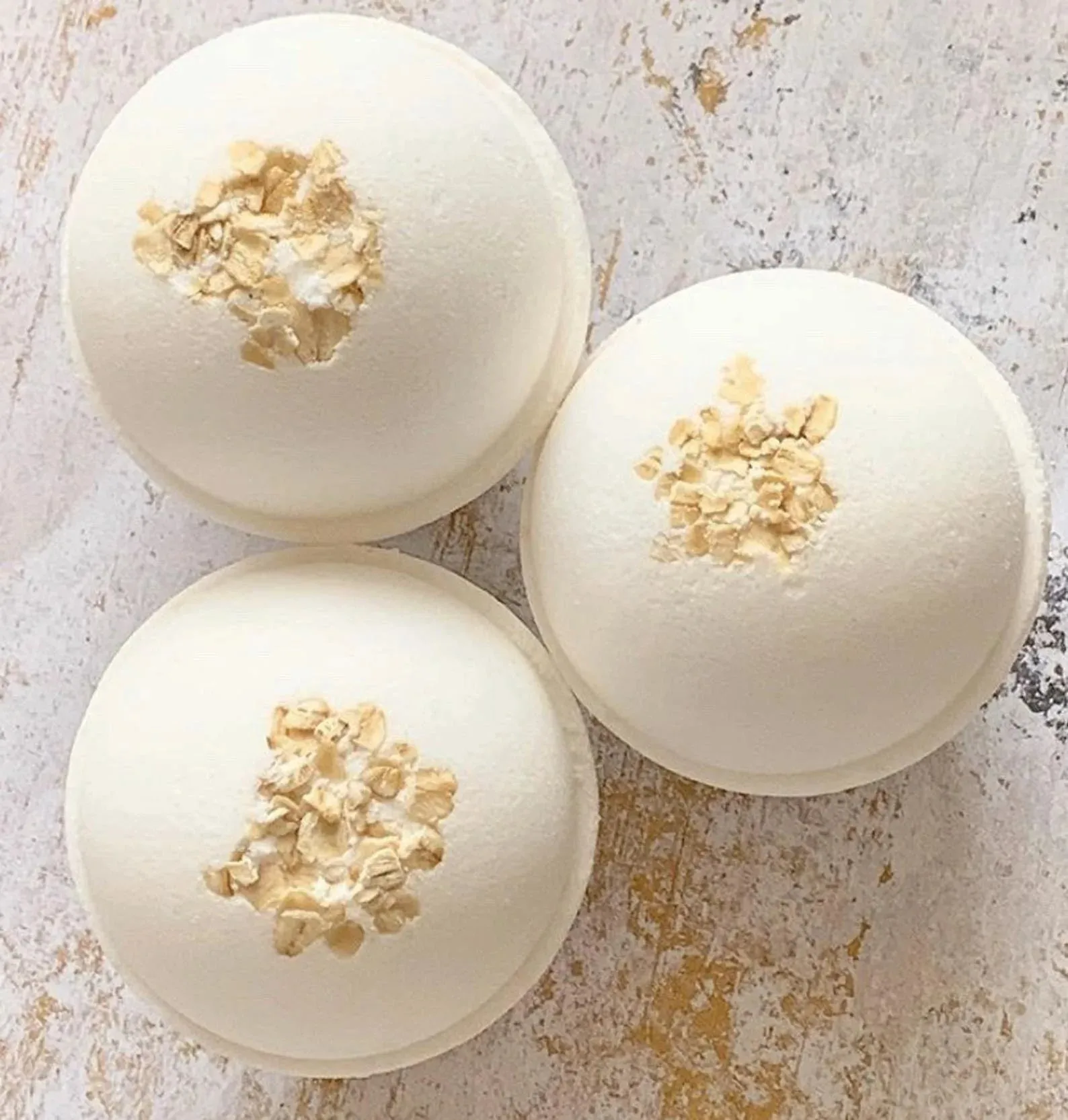 Oat Milk & Honey Bath Bomb